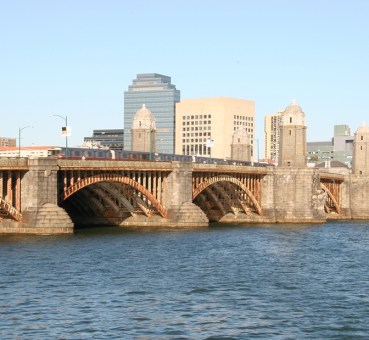 longfellow bridge connecting beacon hill boston with cambridge mass