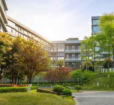 Urban suburban office space