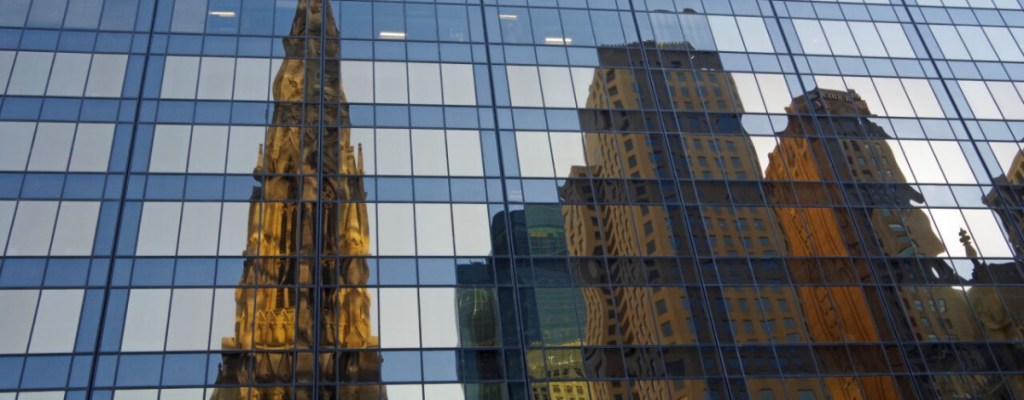 Designed by Ely Jacques-Kahn, 10 Grand Central has undergone major renovations since 2019. The effort — lead by David Burns, principal of Studios Architecture — was part of Marx Realty’s repositioning strategy for the 359,000-square-foot tower. Notably, the new façade features soaring marquee brass fins and oversized walnut doors. The lobby has also been refurbished, boasting a 7,500-square-foot indoor/outdoor lounge and club floor. The property also has a 40-seat conference space and a 1930s-inspired garden party outdoor space, dubbed The Ivy Terrace.