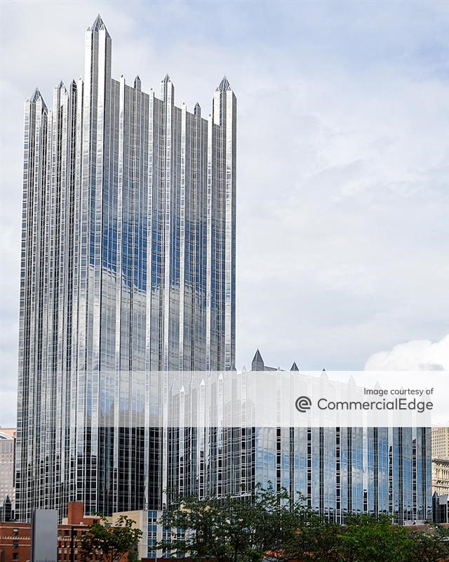 street level view of the office building at 1 ppg place in downtown pittsburgh