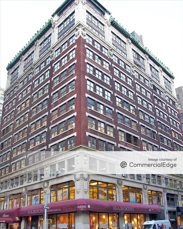 street level view of a corner of the Manhattan office space building at 135 Madison Avenue