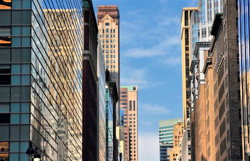 office buildings in midtown manhattan along madison avenue