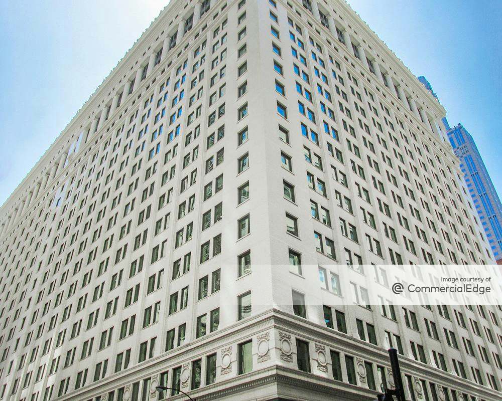 175 West Jackson Blvd features large plates of Chicago office space averaging nearly 70,000 square feet
