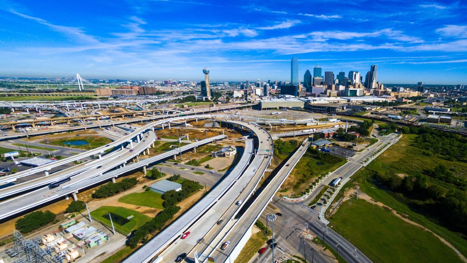 dallas texas highways leading into the central business district