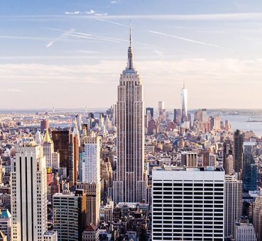 Overview of Manhattan buildings with the Empire State Building, 1WTC in background