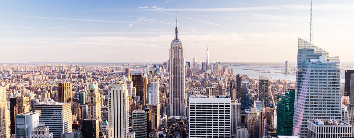 Overview of Manhattan buildings with the Empire State Building, 1WTC in background