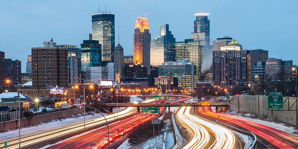 minneapolis-skyline-dusk-highway-overexposure-panorama