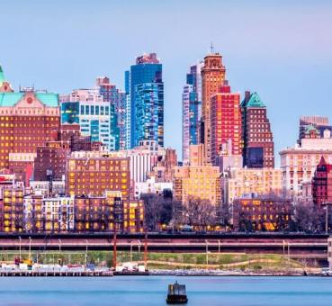 Brooklyn skyline featured image - Ariel Property Advisors brokers Brooklyn office deal