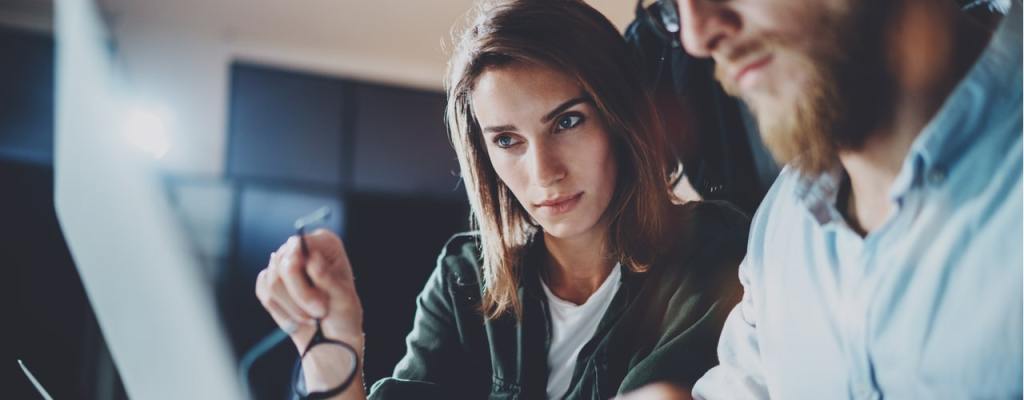 A businesswoman and businessman discussing a project - featured image