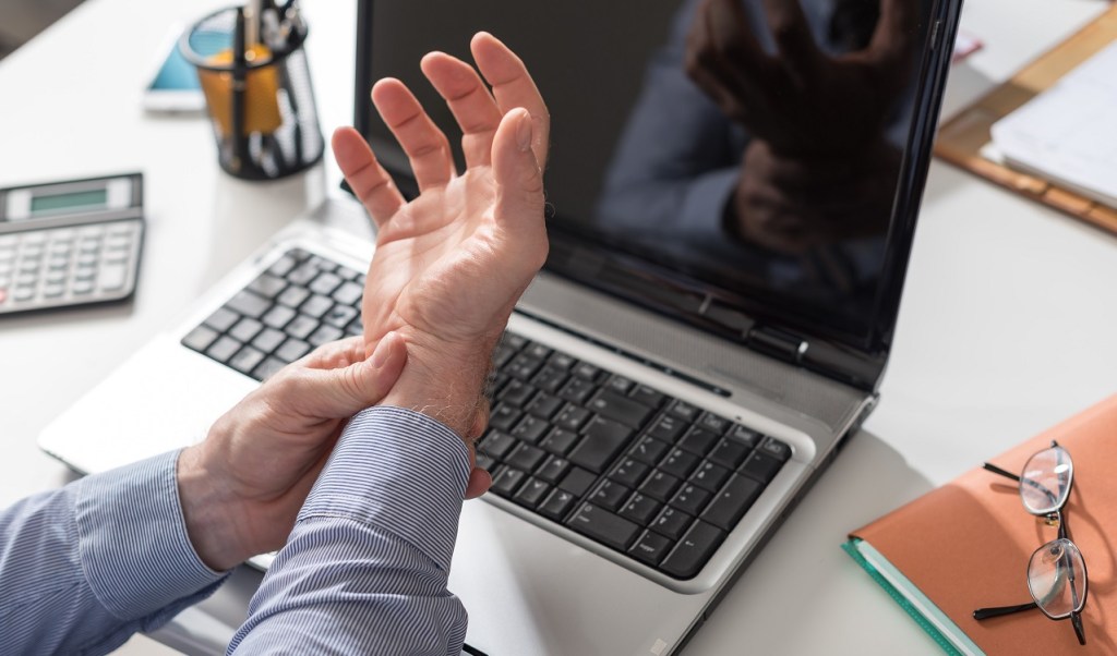 How to Avoid Repetitive Strain Injuries in the Digital World