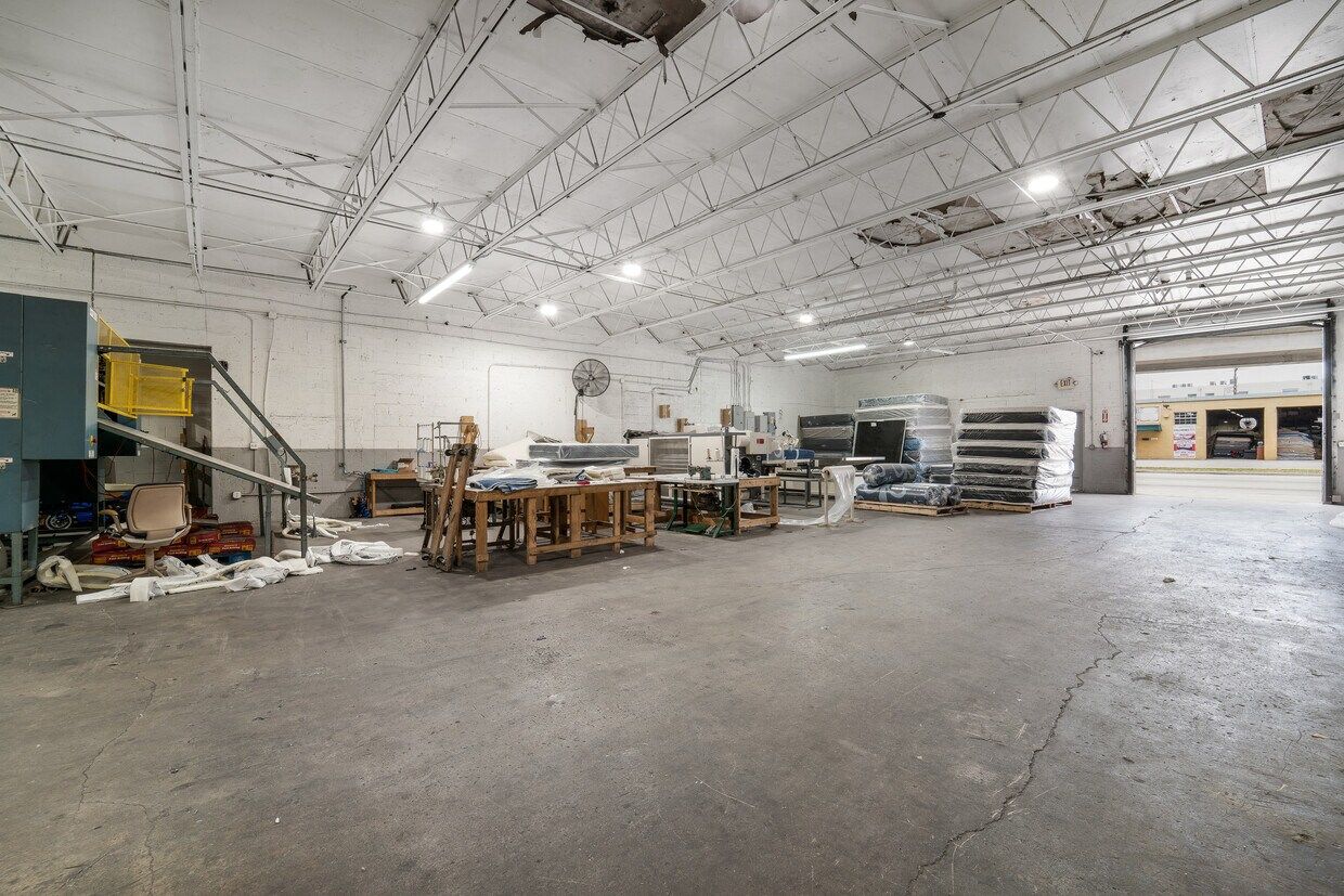 355 W 21 St