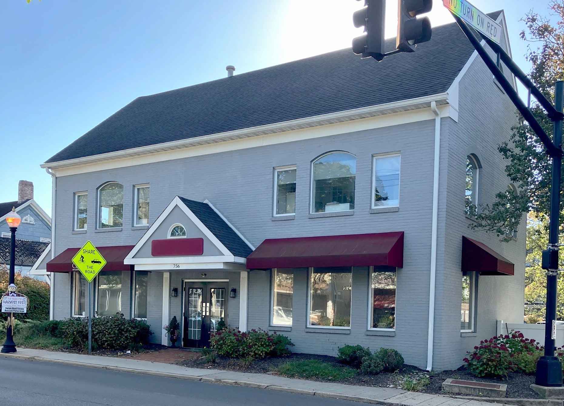 Standalone, high-visibility corner property