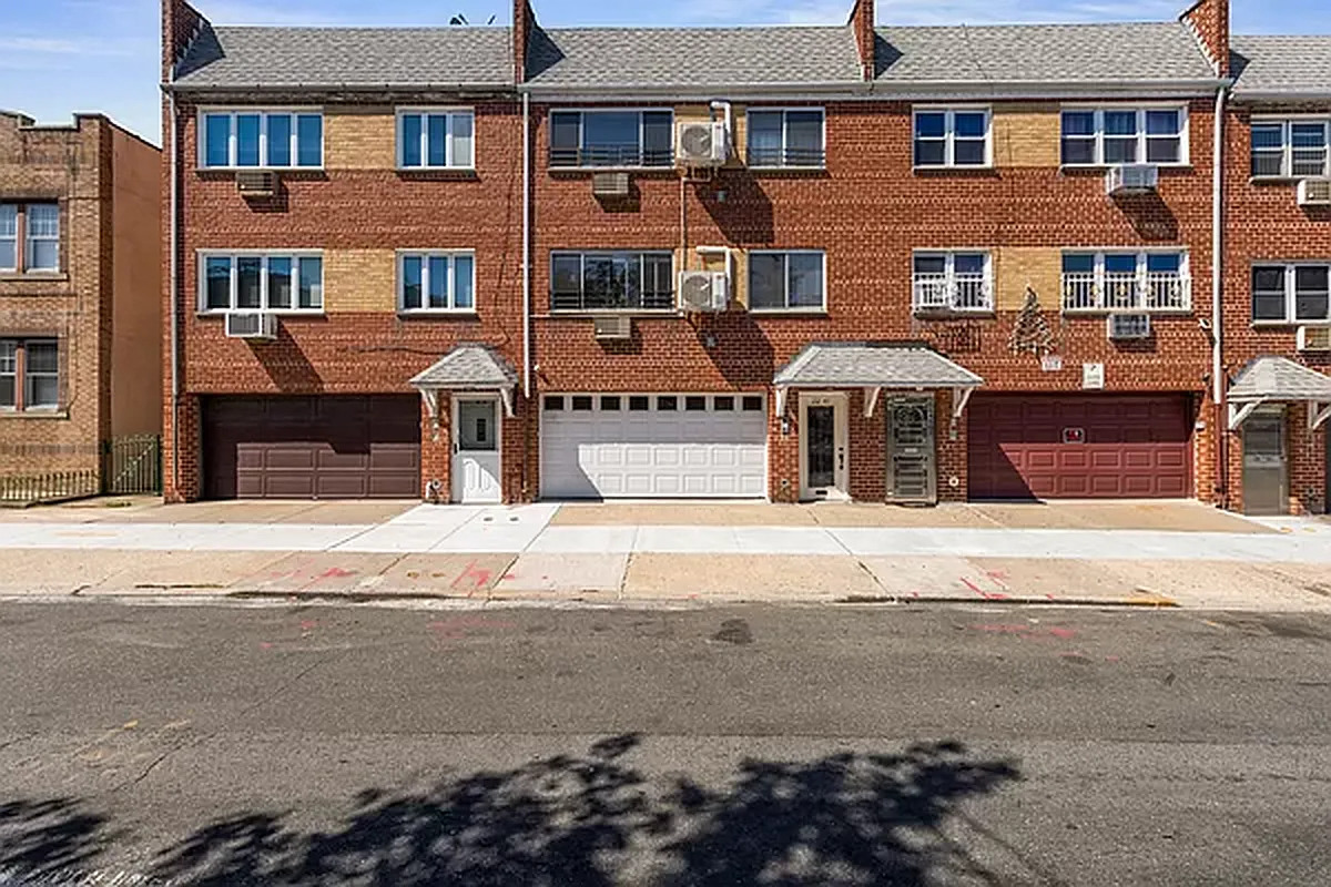 22-47 Harman St