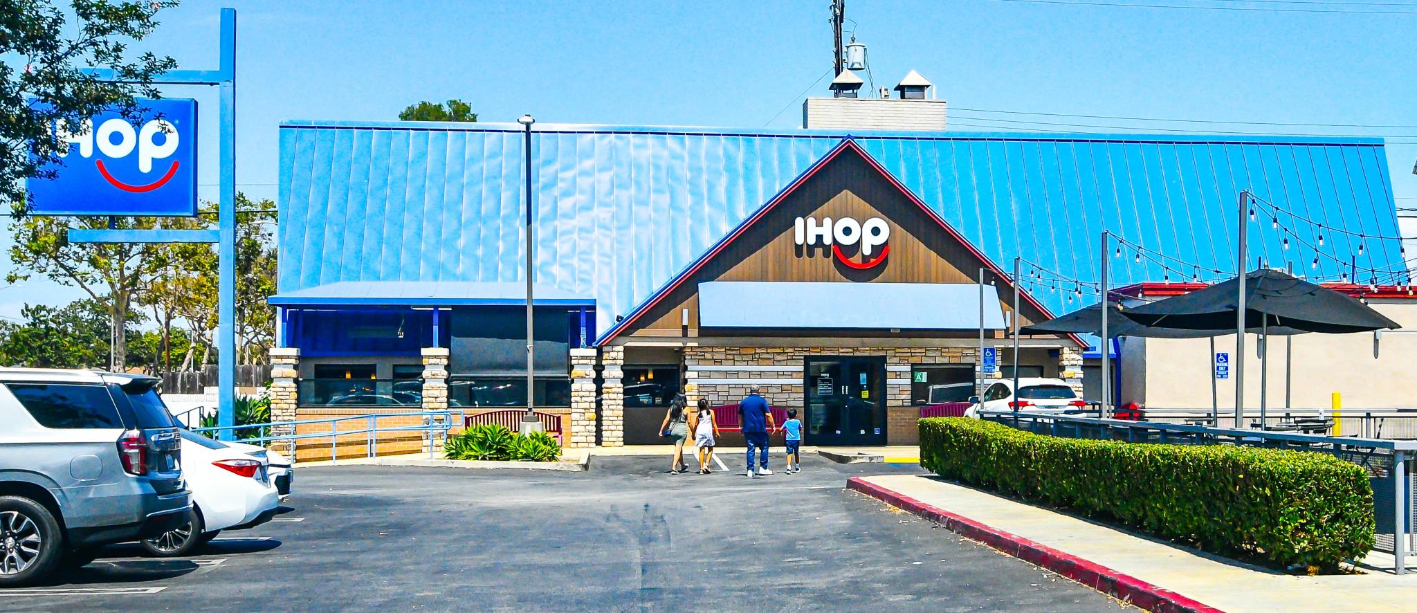 Chipotle + IHOP | Candlewood Shops @ Lakewood Center | NNN Credit