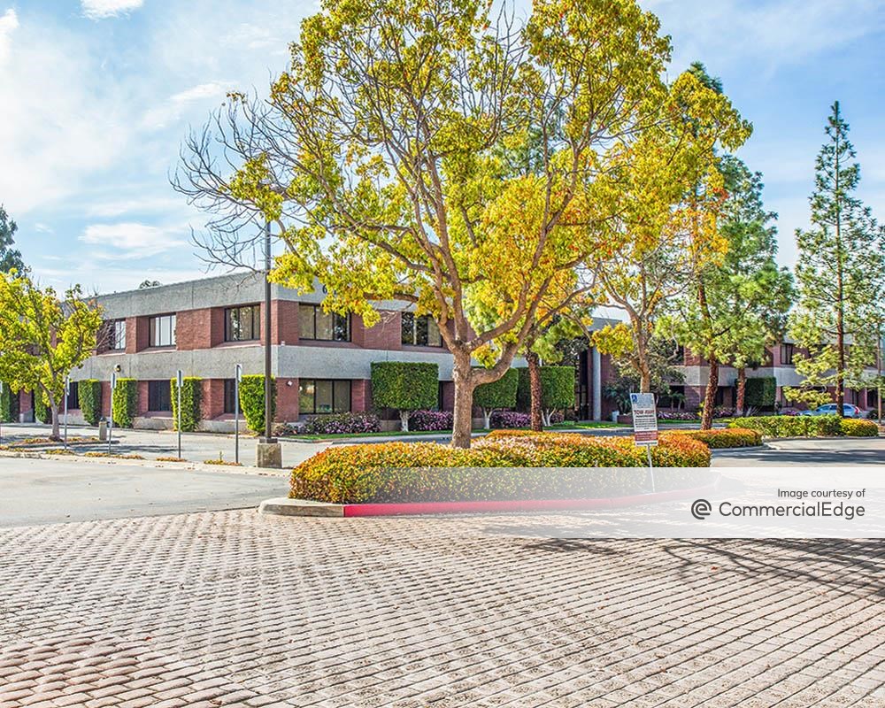 Pointe Camino Business Center - 6215 Ferris Square