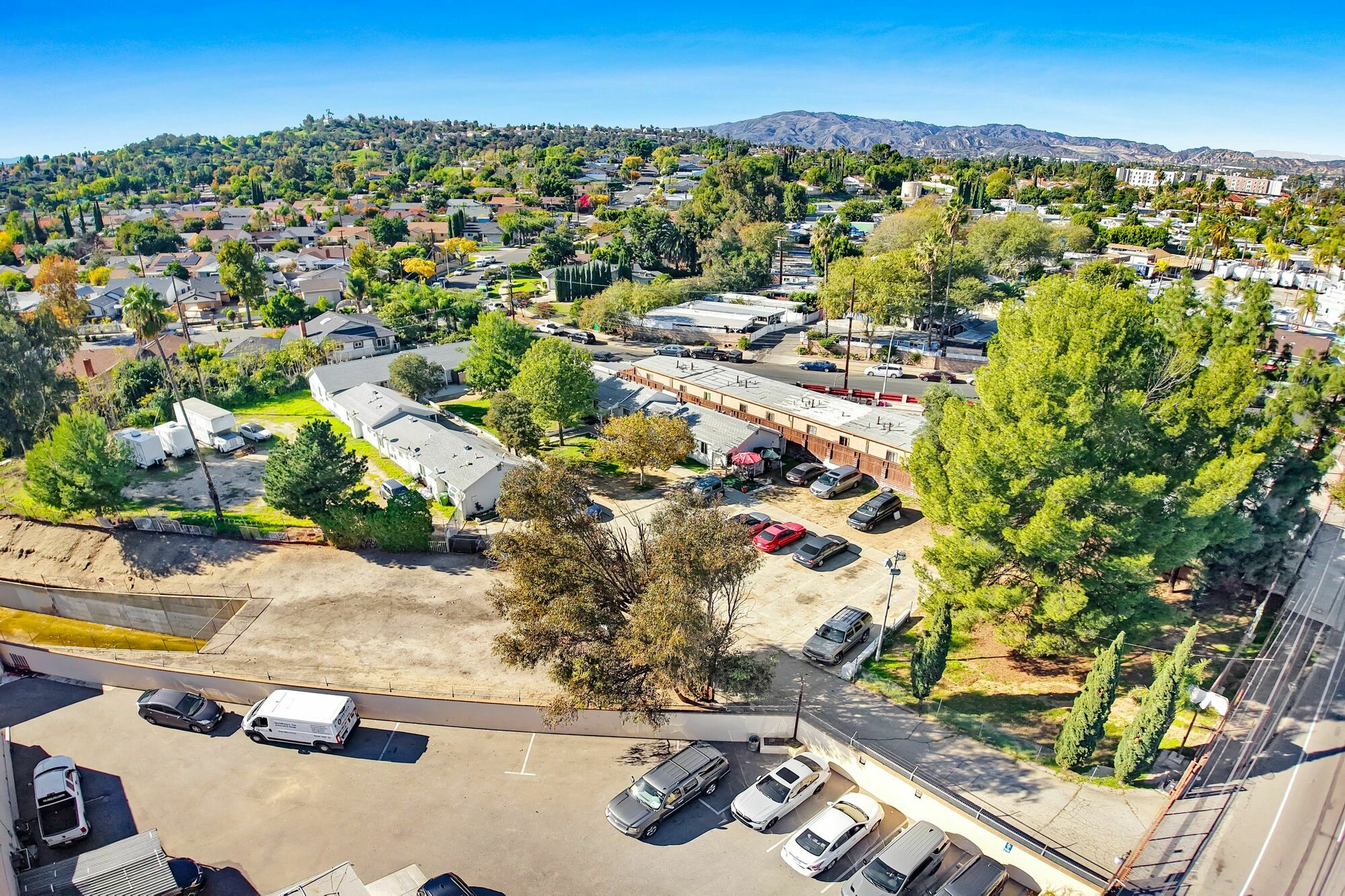 12215 N. San Fernando Rd