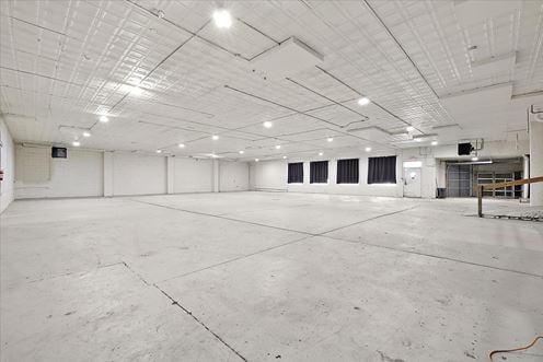 UPDATED INDUSTRIAL/FLEX WAREHOUSE