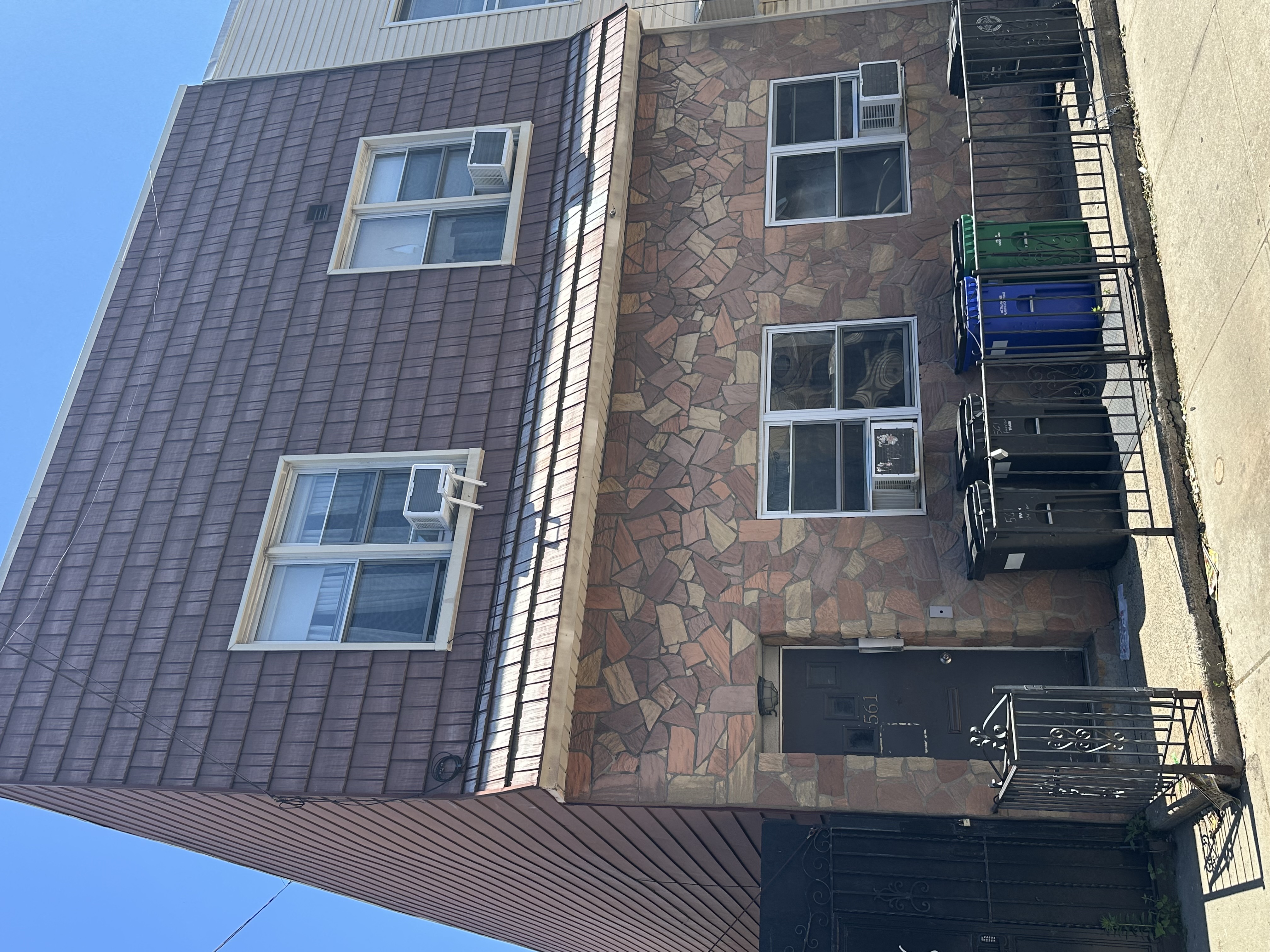 5-61 Fairview Ave