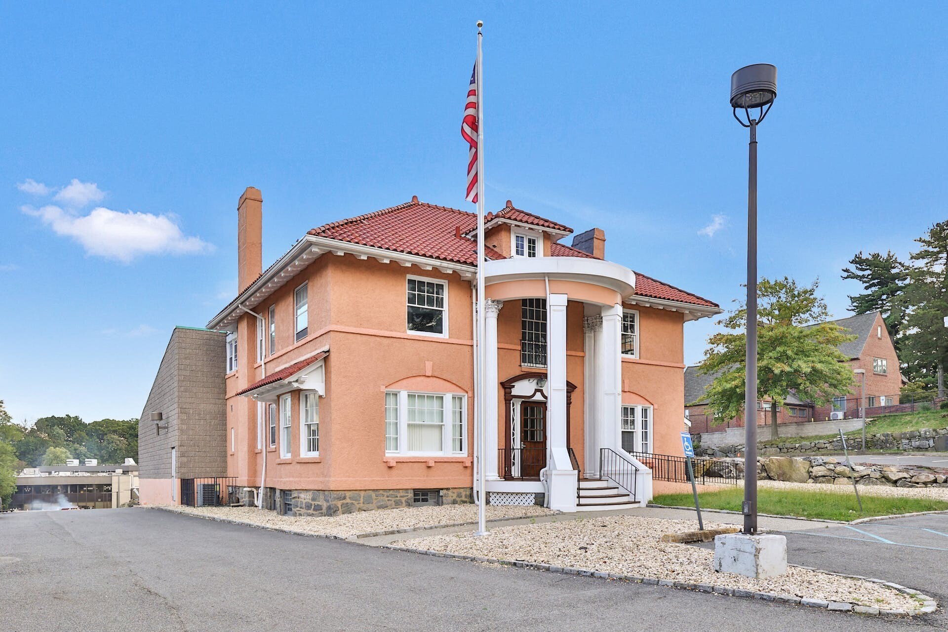 1022 N Broadway