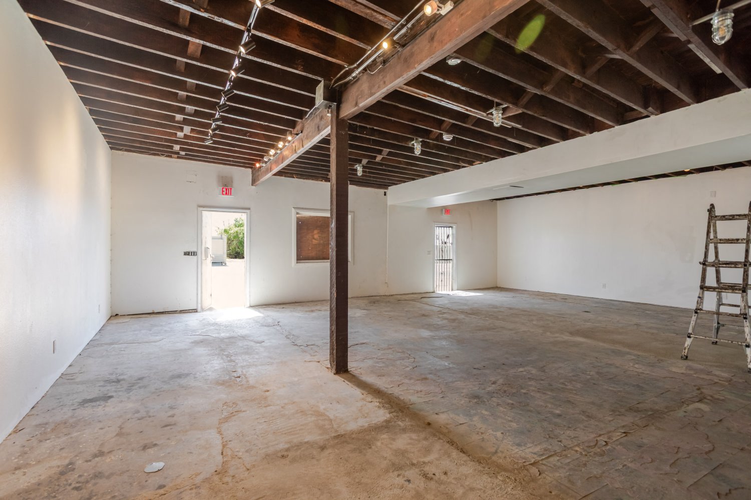 Chinatown Single Unit Free Stndng Bldg