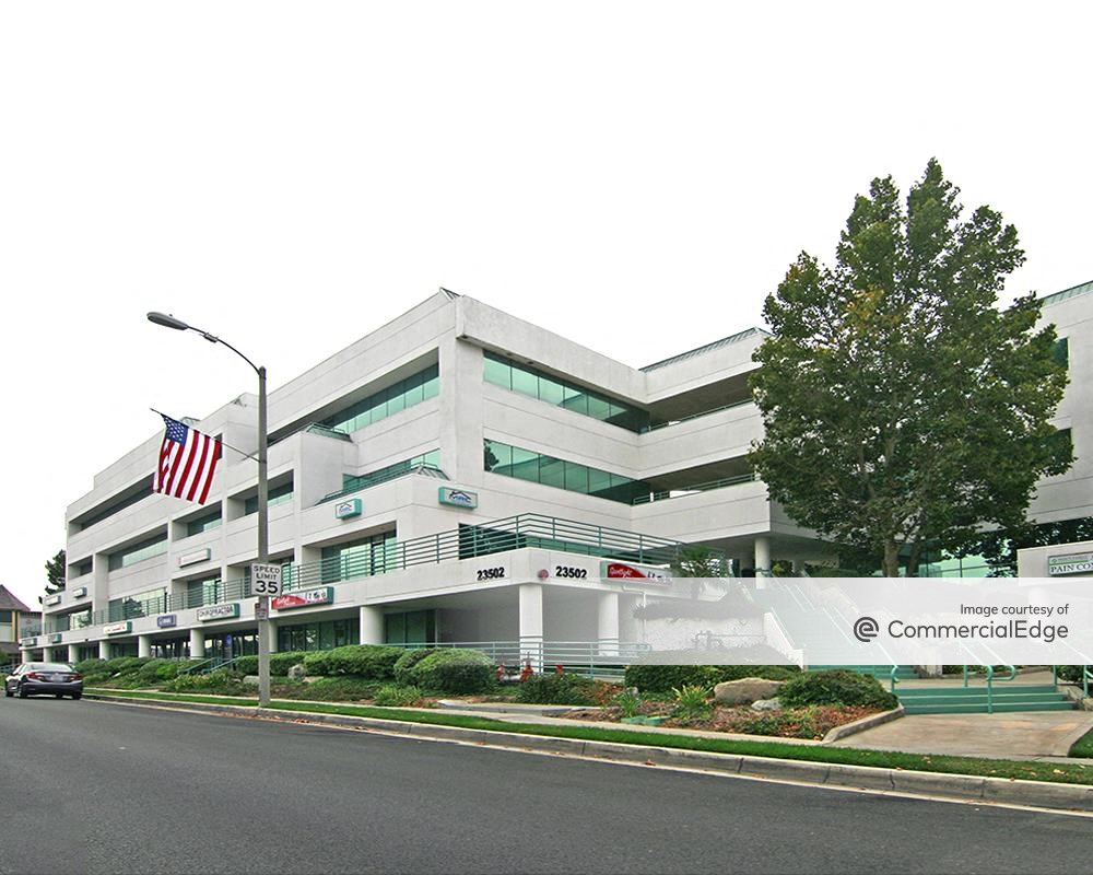 Lyons Plaza