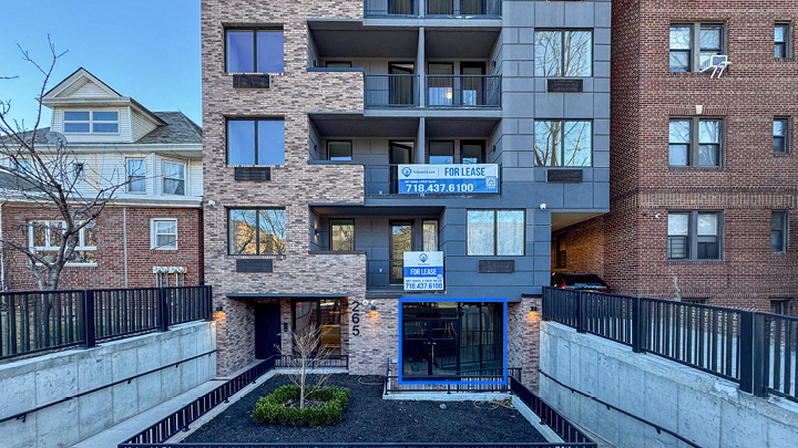 2,350 SF | 265 Ocean Parkway | Community Facility/Office With Glass Frontage For Lease