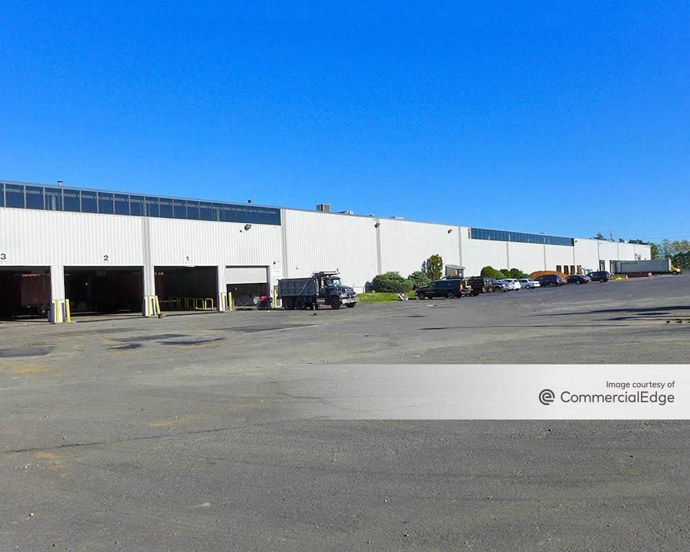 Turnpike 10 Commerce Center - 3001 Woodbridge Avenue