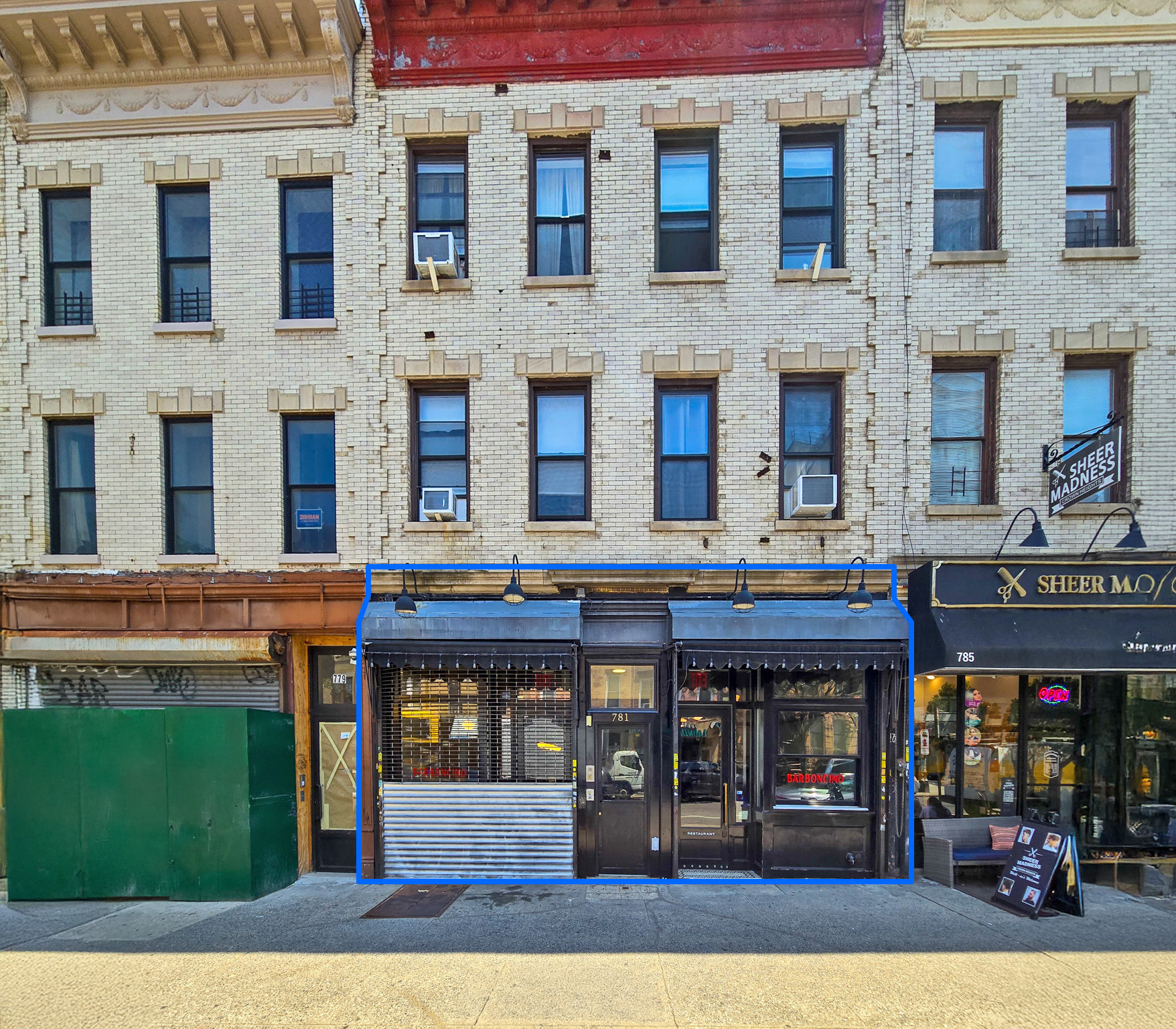 1,900 SF | 781 Franklin Avenue | Turnkey Restaurant & Bar with 1,500 SF Usable Basement for Lease