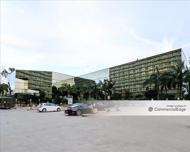 6101 Centinela