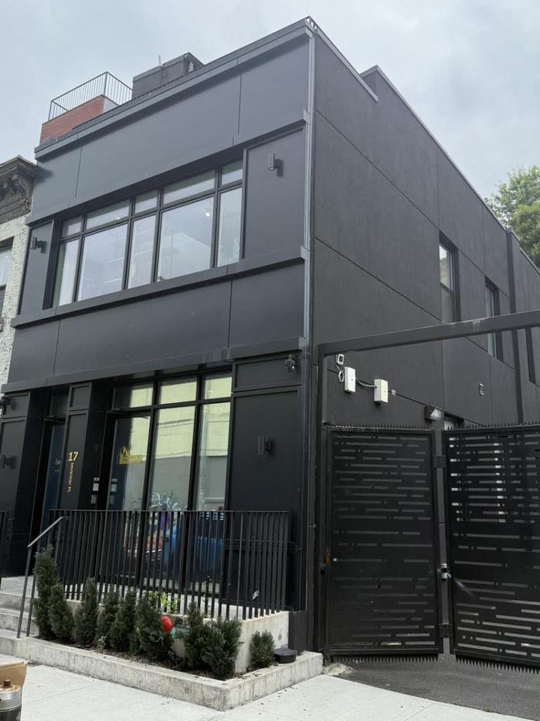 17 Herkimer Pl