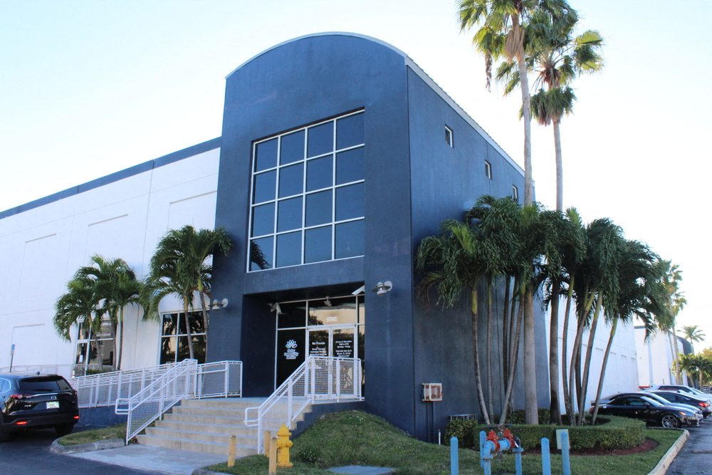 Miami Airport Center - Corner Office/Warehouse for Lease