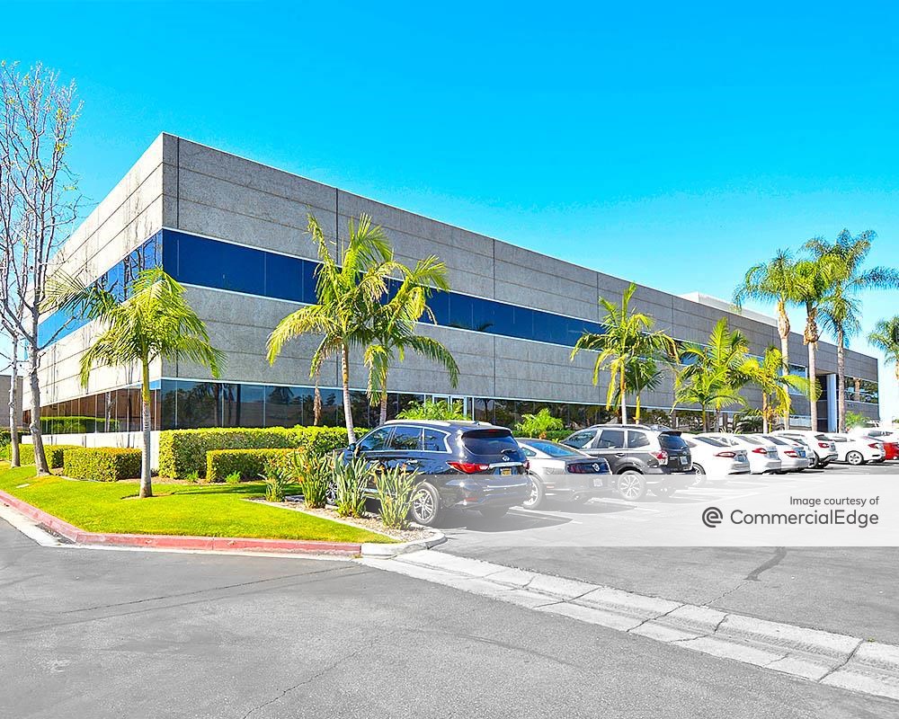 Founders Business Park - 1240 & 1250 North Lakeview Avenue