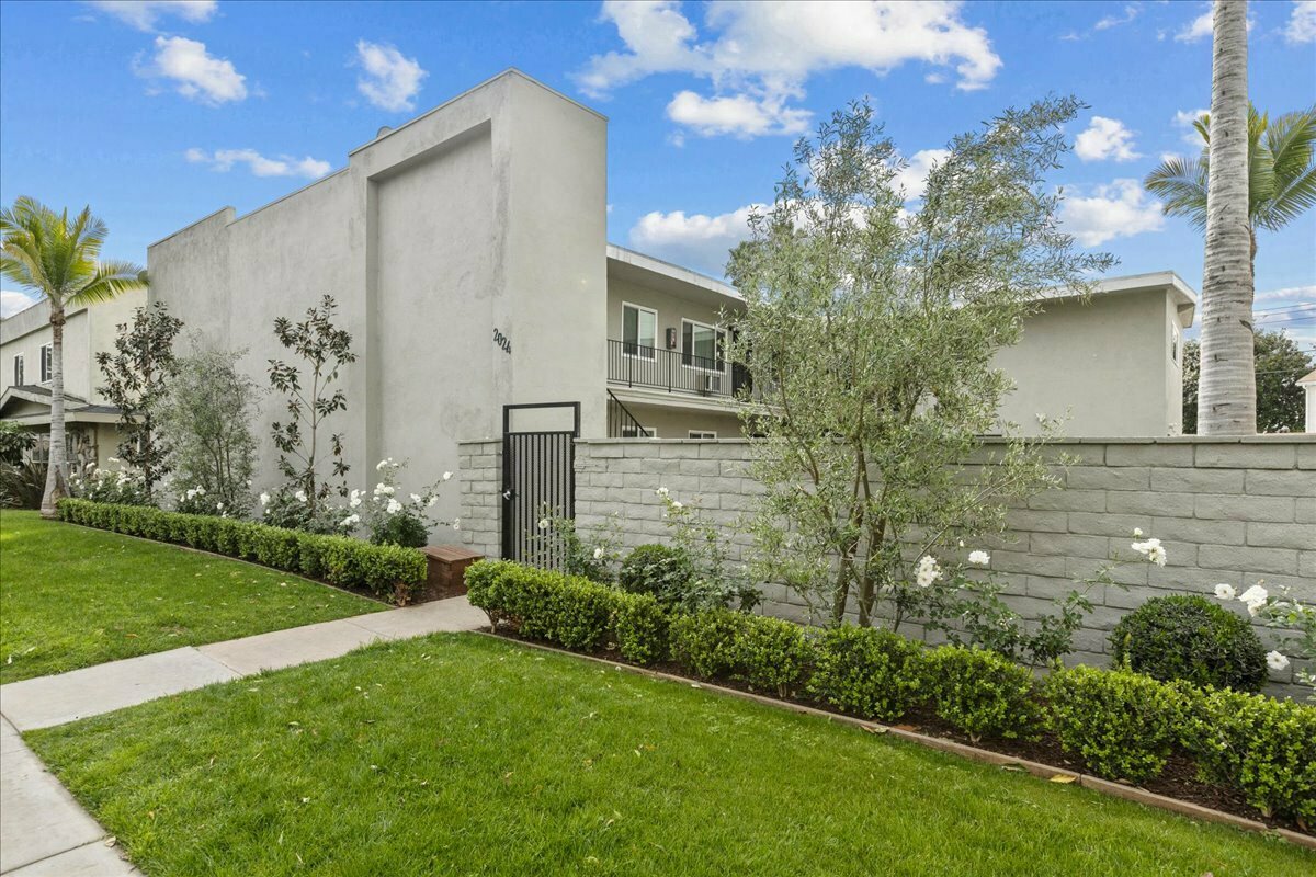 Whiting Avenue Courtyard Apartments