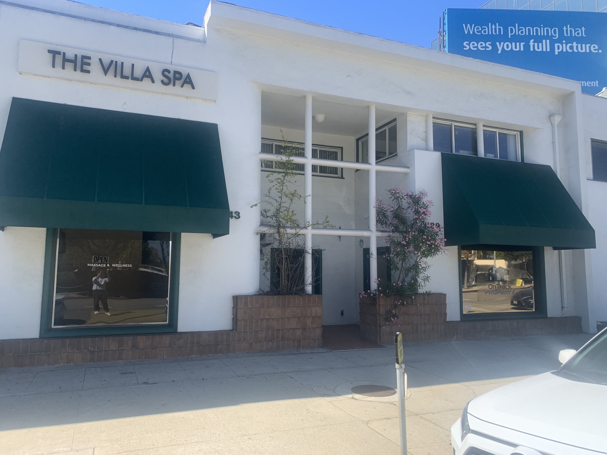 1139-1143 S. Beverly Drive