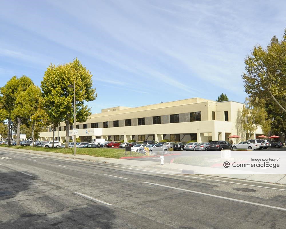 350 Oakmead Pkwy