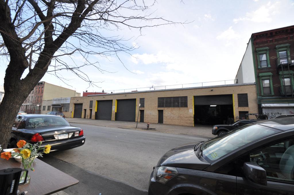 172 Montrose Ave