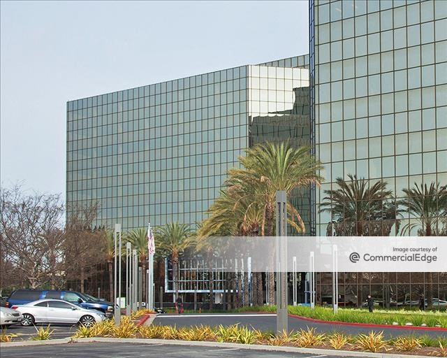 4000 MacArthur - West Tower