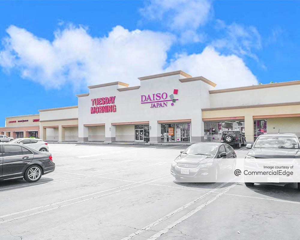 Lakewood Marketplace - 5500 Woodruff Avenue