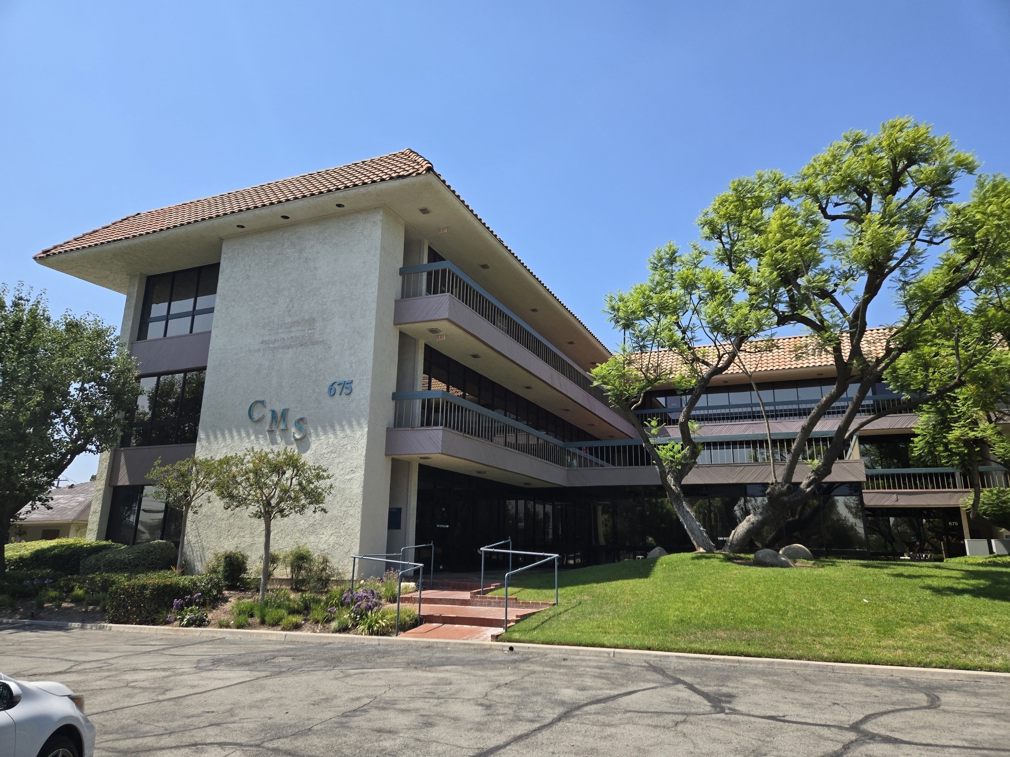 601 W Foothill Blvd