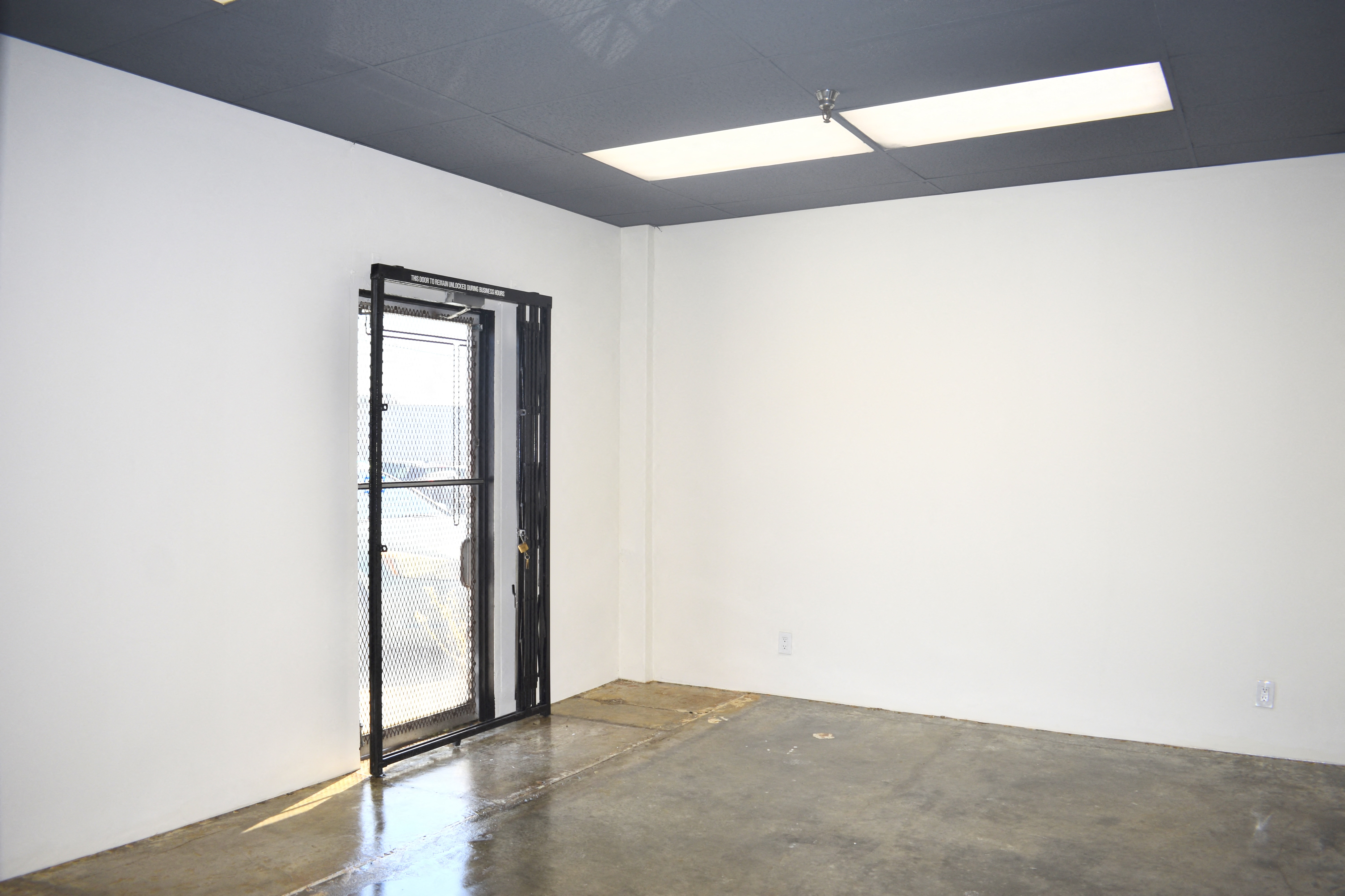 1617 W Rosecrans Ave
