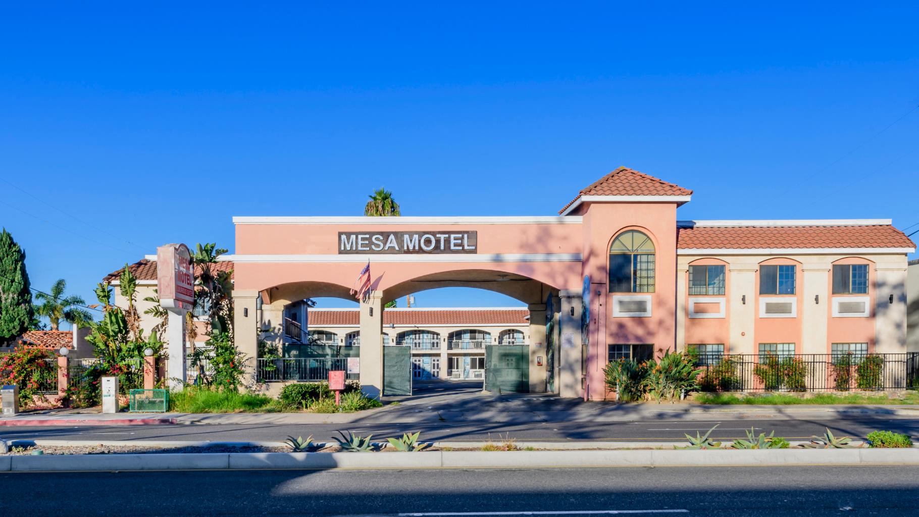 2205 Harbor Blvd - Costa Mesa, CA