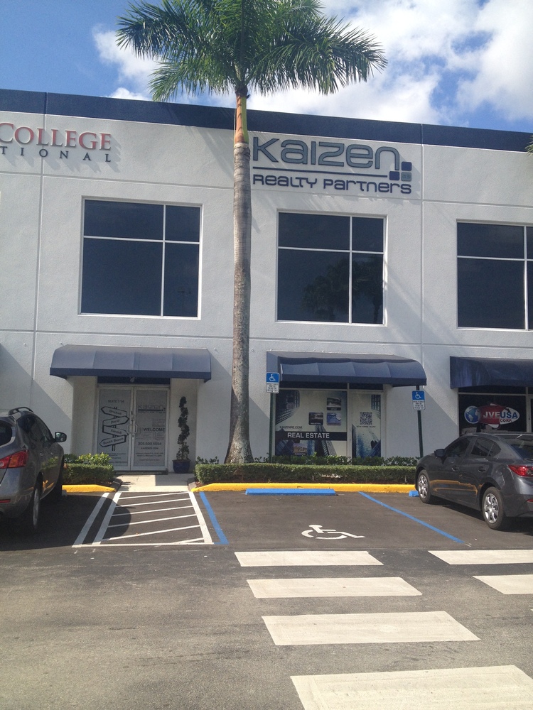 Retail Medical Office in Miami Airport Center for Sale or Lease
