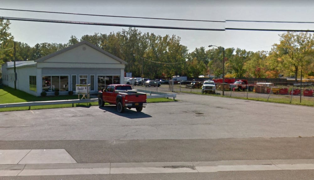 3045 Seneca St - Retail/Office/Garage/Storage Space