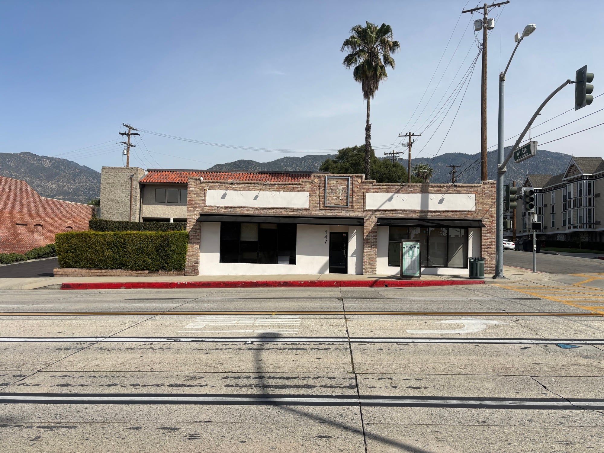 147 E Foothill Blvd