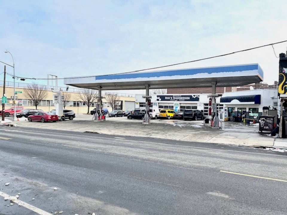 39-04 Skillman Ave