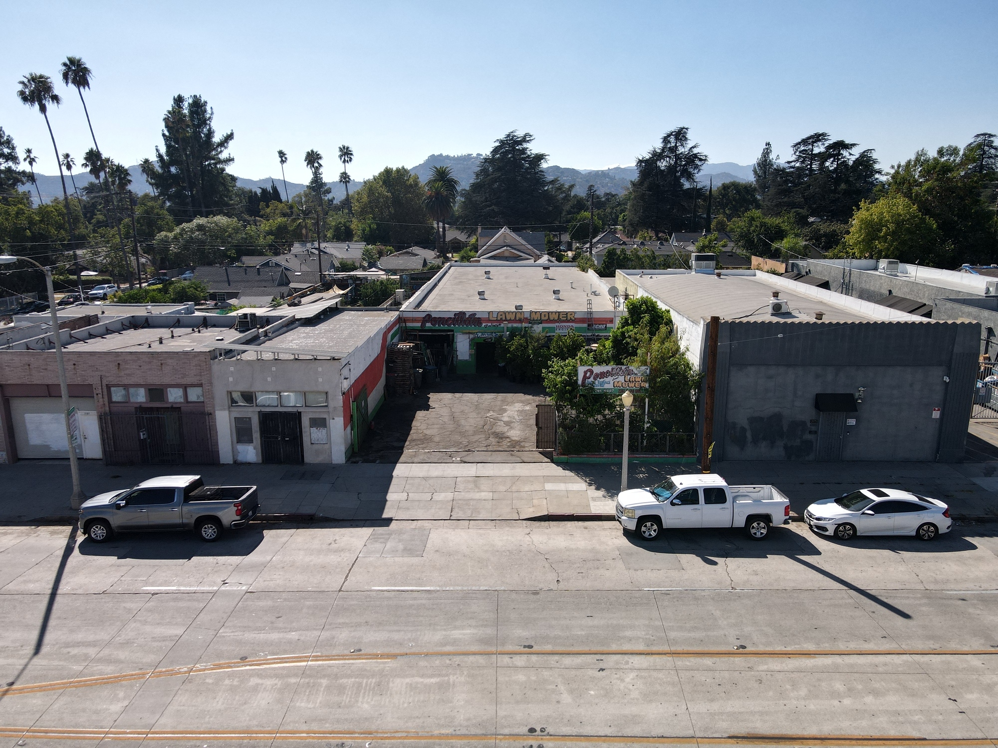 2065 N Fair Oaks Ave
