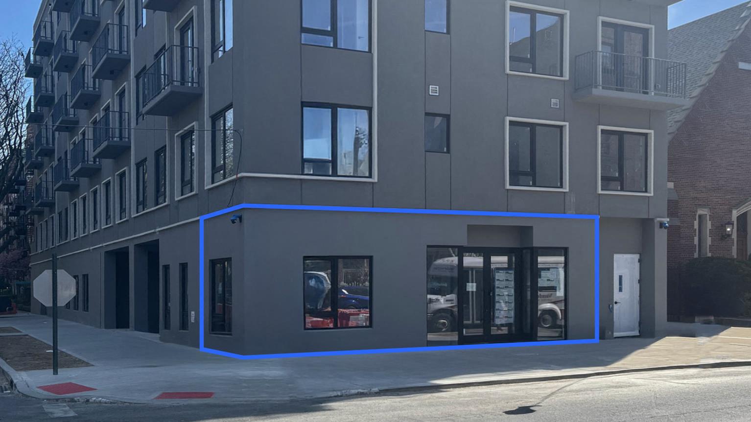 700 SF | 706 E 32nd Street | Vanilla Box Retail Space with Glass Frontage for Lease