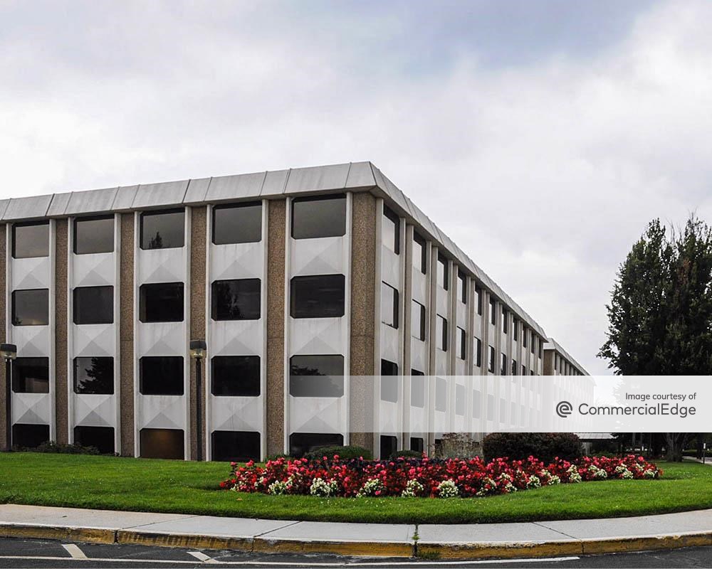 1 Huntington Quadrangle