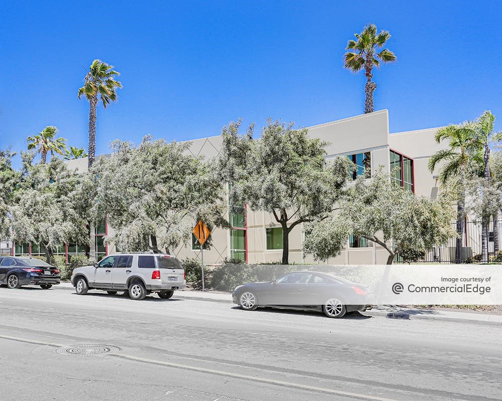 2735 Cactus Road