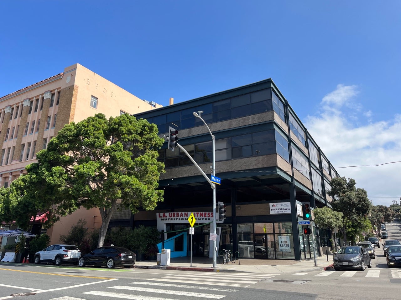 3015 Main St
